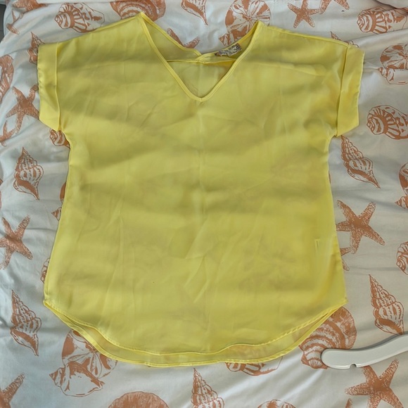 Yellow Top Size small - Picture 3 of 4